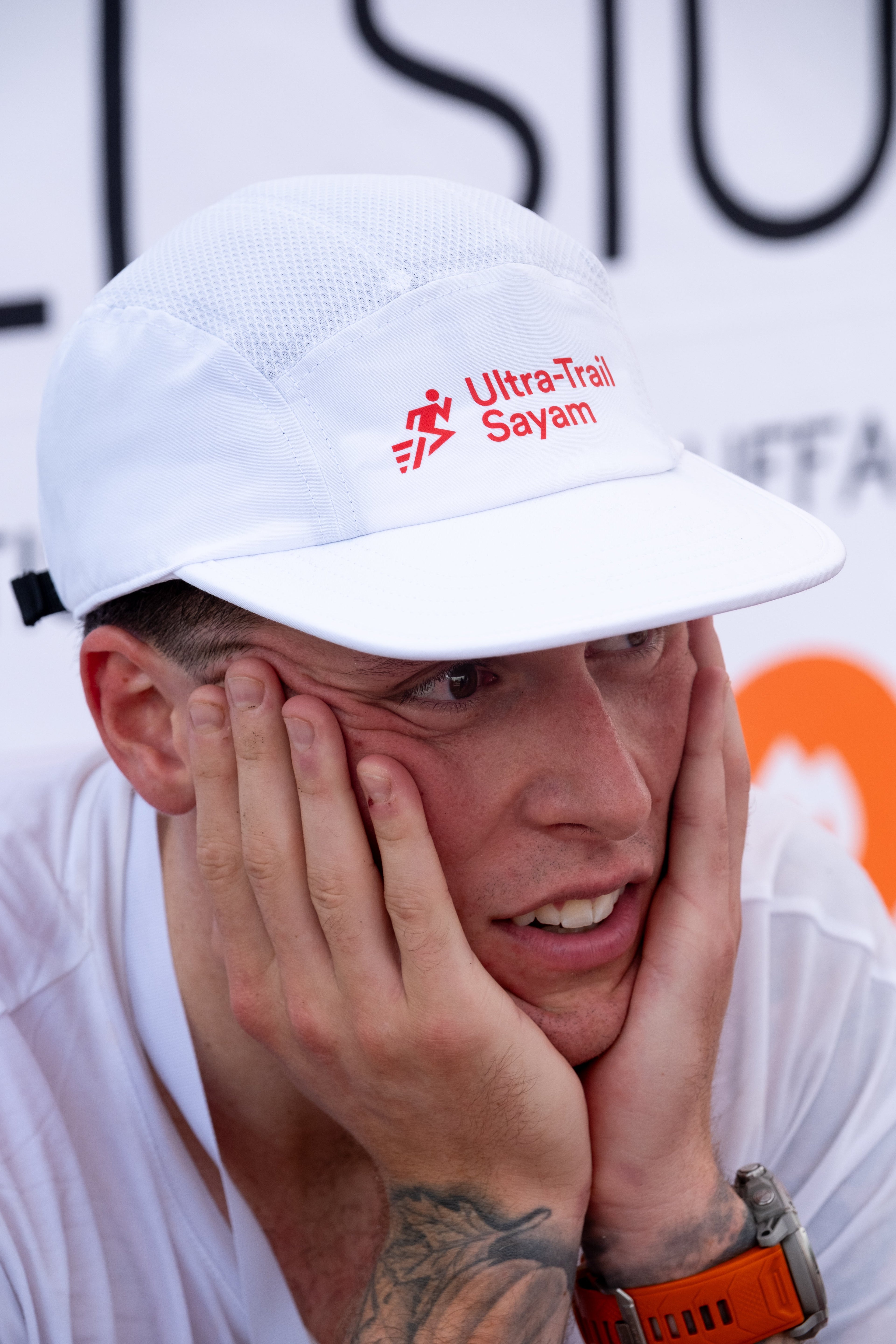 La casquette blanche du 100 km : un symbole réservé aux finishers